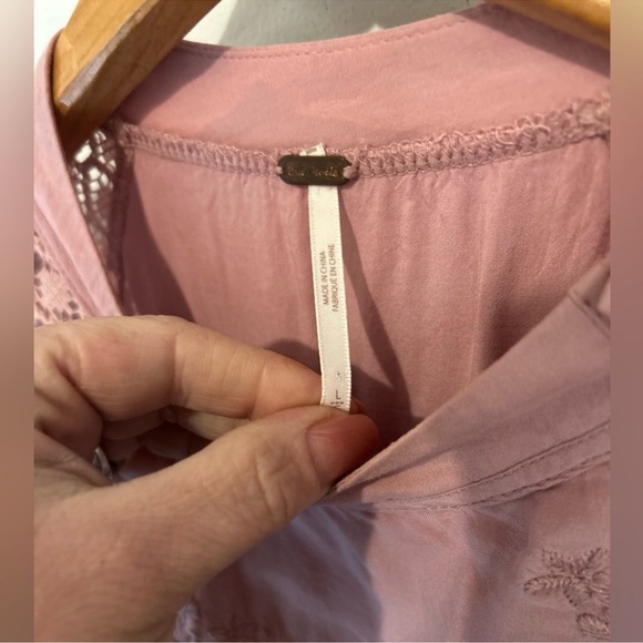 FREE PEOPLE Sweetest Thing Crochet Lace L/S Blush Sweater SZ: L - Picture 5 of 5